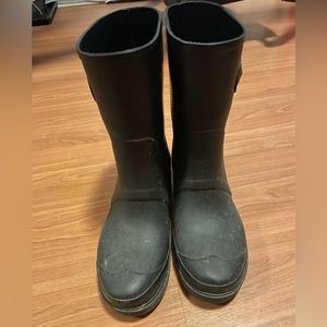 Black hunter boots